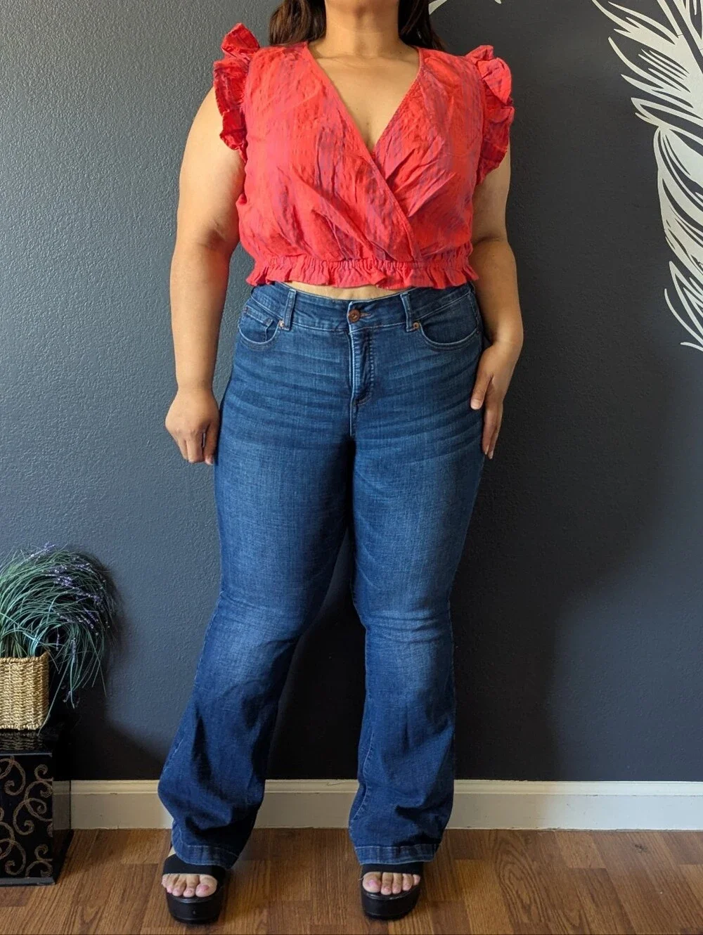 Universal Thread Crop Ruffle Top - Picture 2 of 9